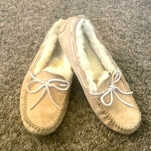 Woman’s Ugg slippers size 9